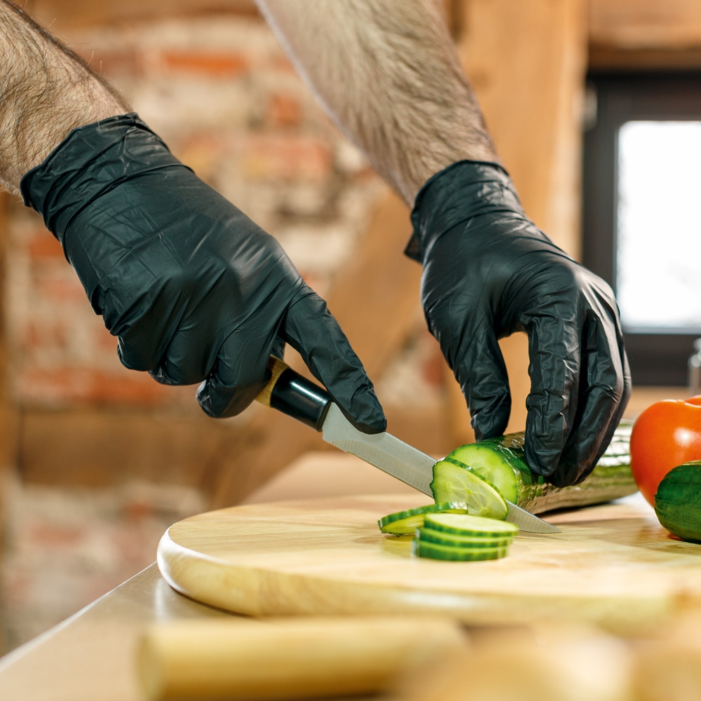 pics/Feldtmann 2016/Handschutz/Gloves box/sapphire-xp-black/semperguard-sapphire-xp-black-examination-disposable-gloves-food-contact-application.jpg